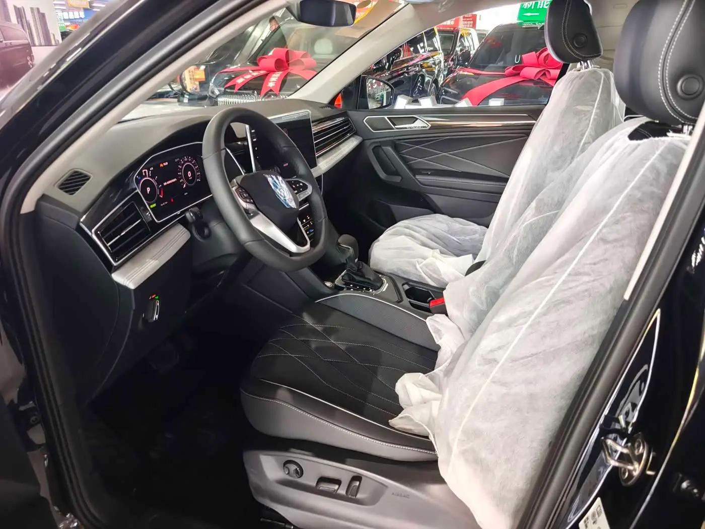 Volkswagen Tiguan L PHEV 2025 — Photo 16/20