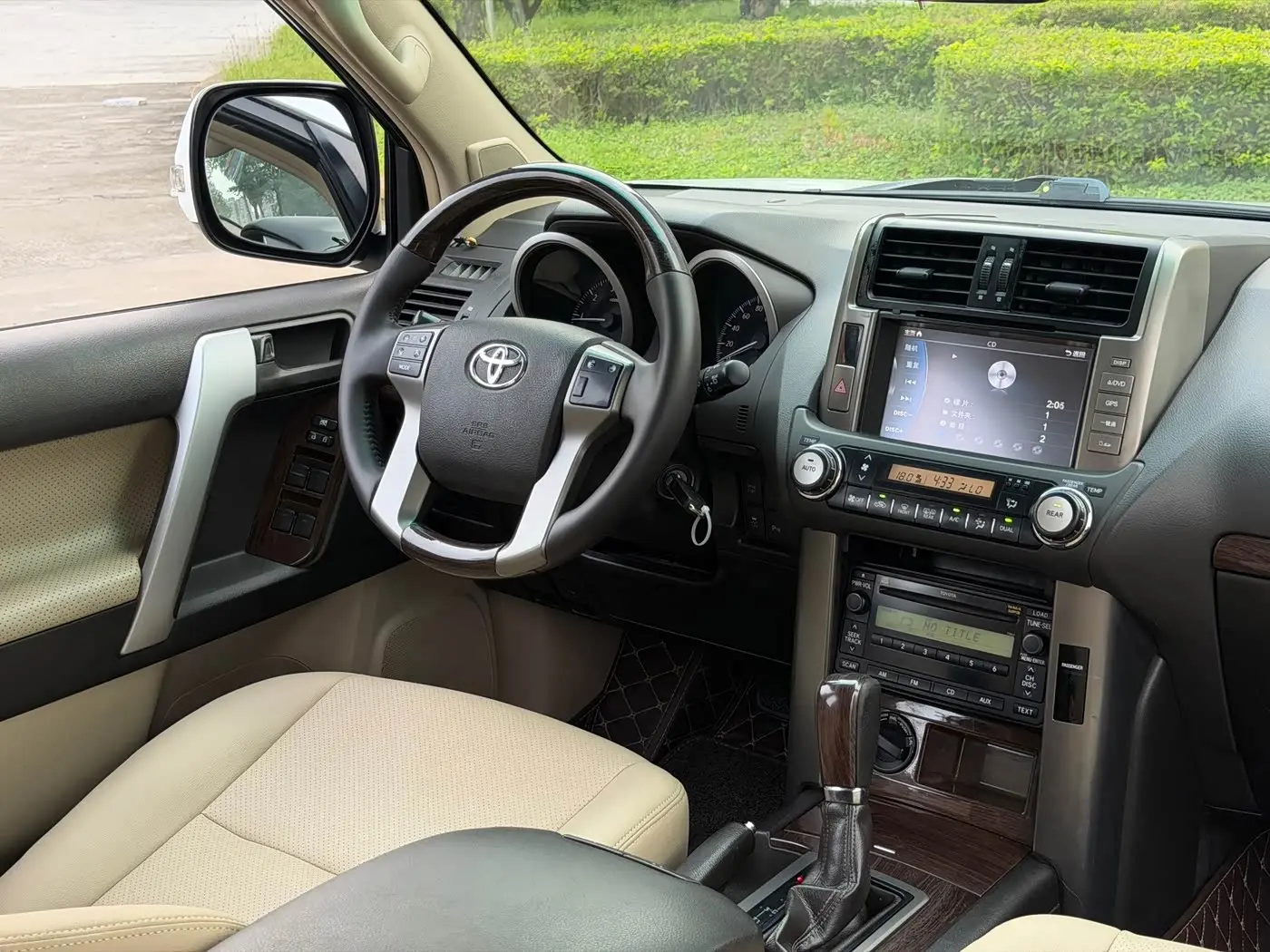 Toyota Prado 2013 — Photo 9/20
