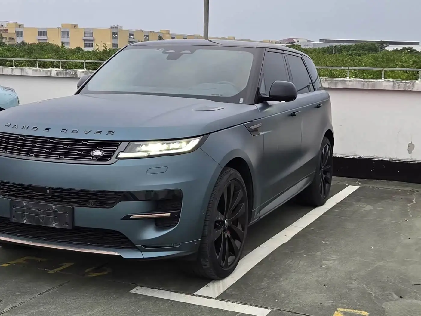 Land Rover Range Rover Sport 2023 — Фото 1/11