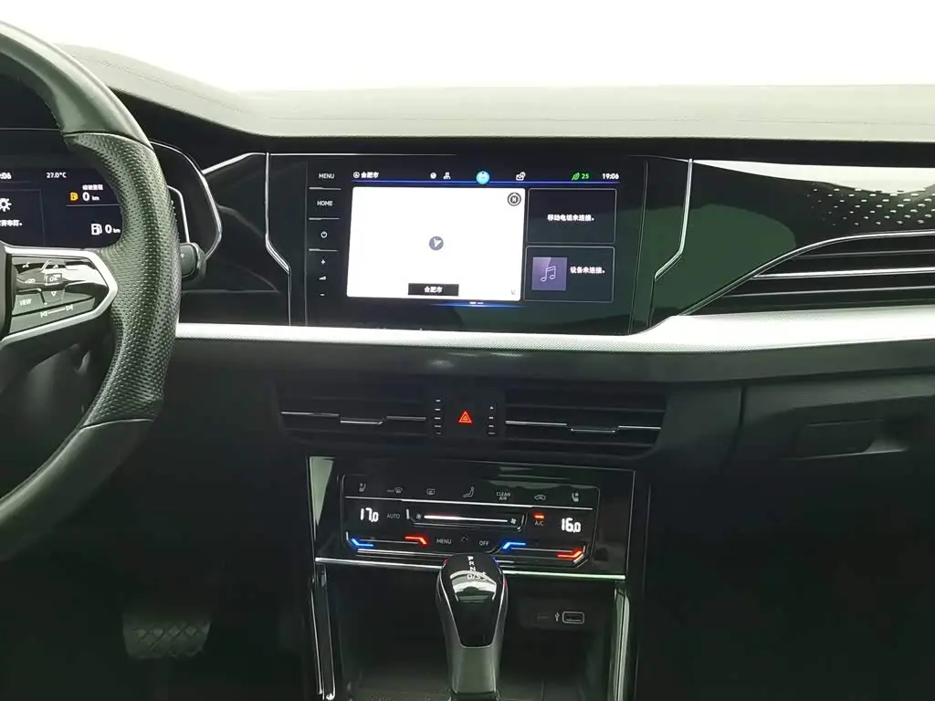 Volkswagen Passat 2023 — Photo 12/20