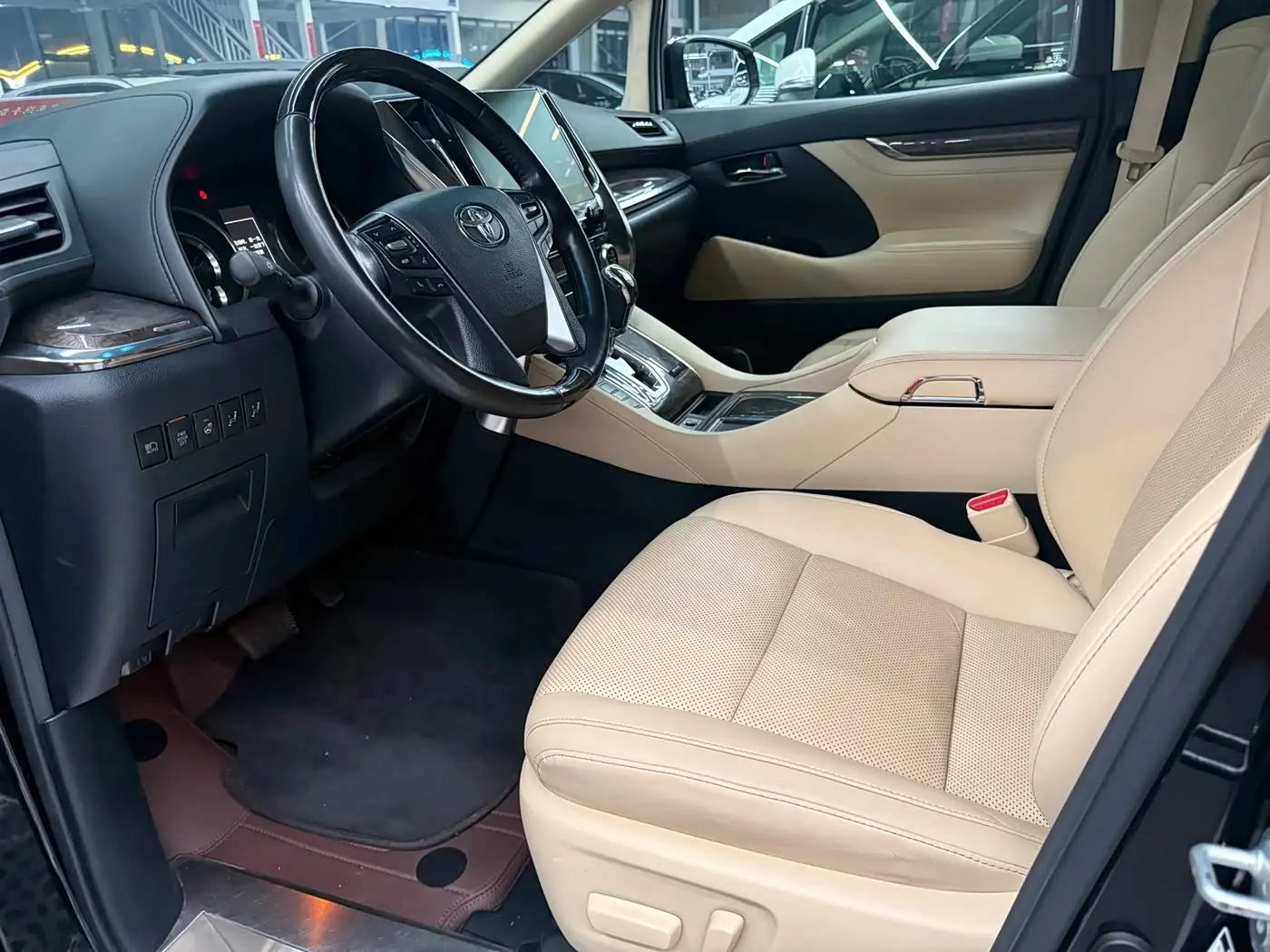 Toyota Vellfire 2021 — Photo 4/9