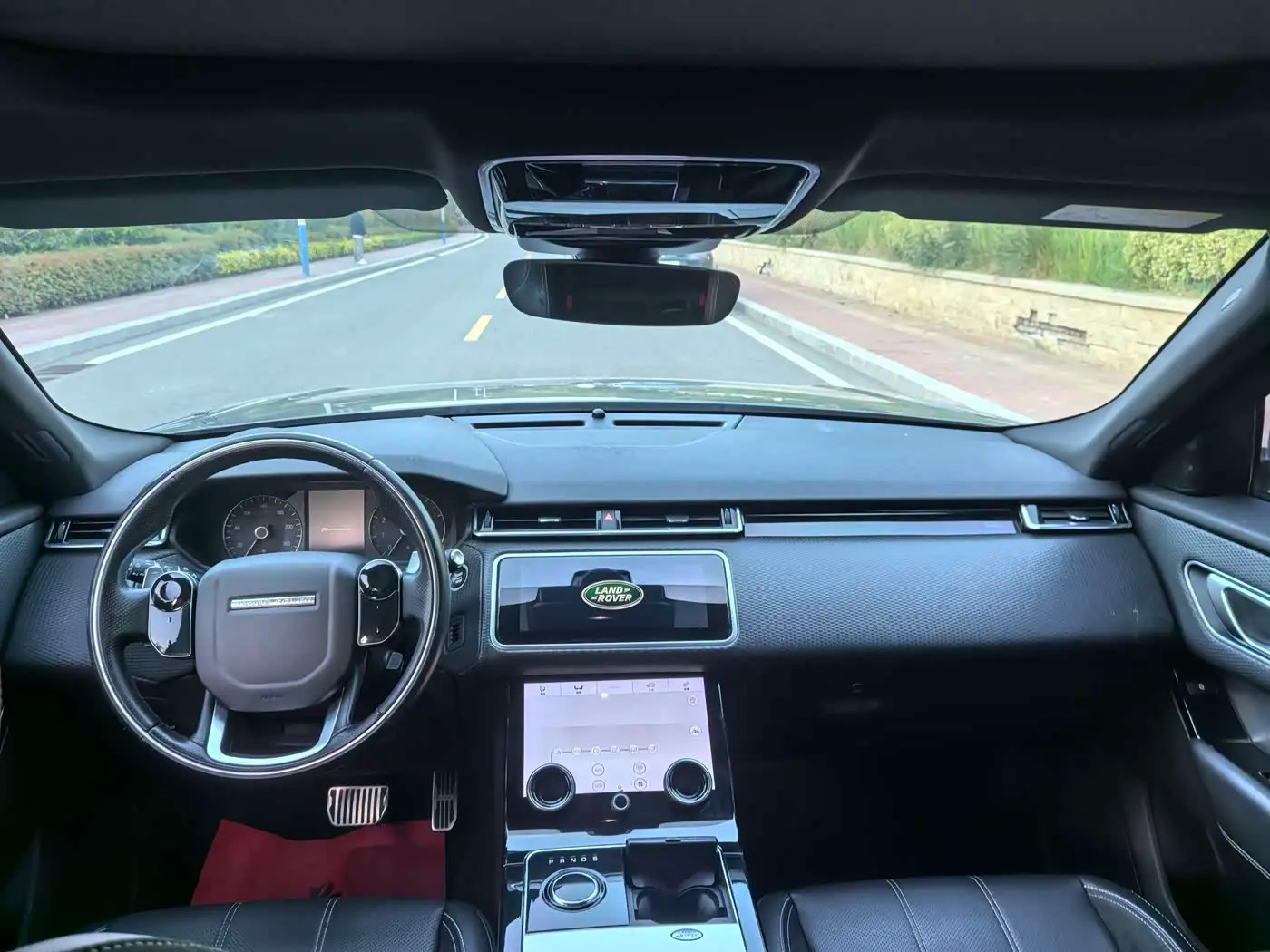Land Rover Range Rover Velar 2019 — Фото 8/15