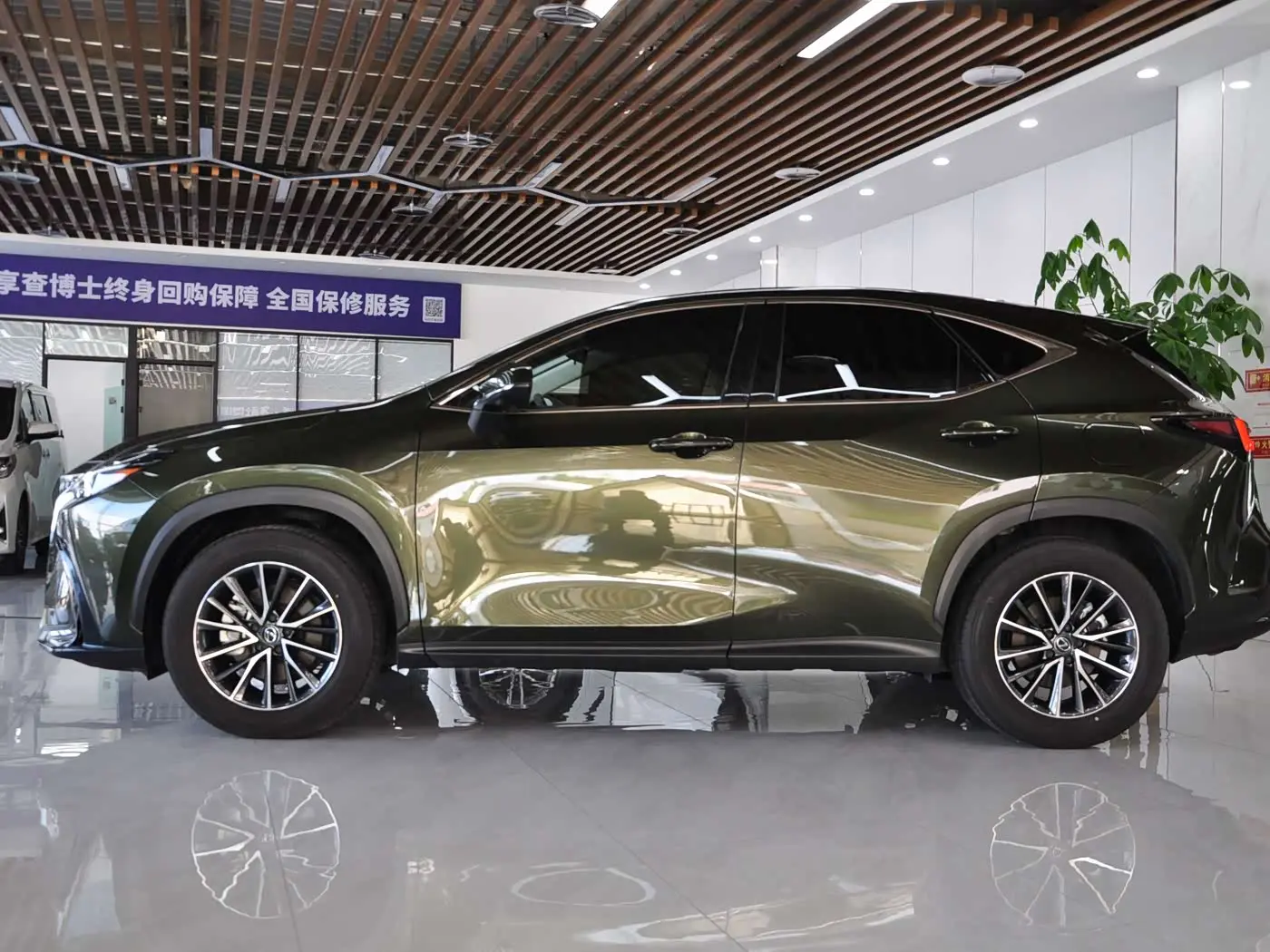 Lexus NX 2025 — Фото 3/13