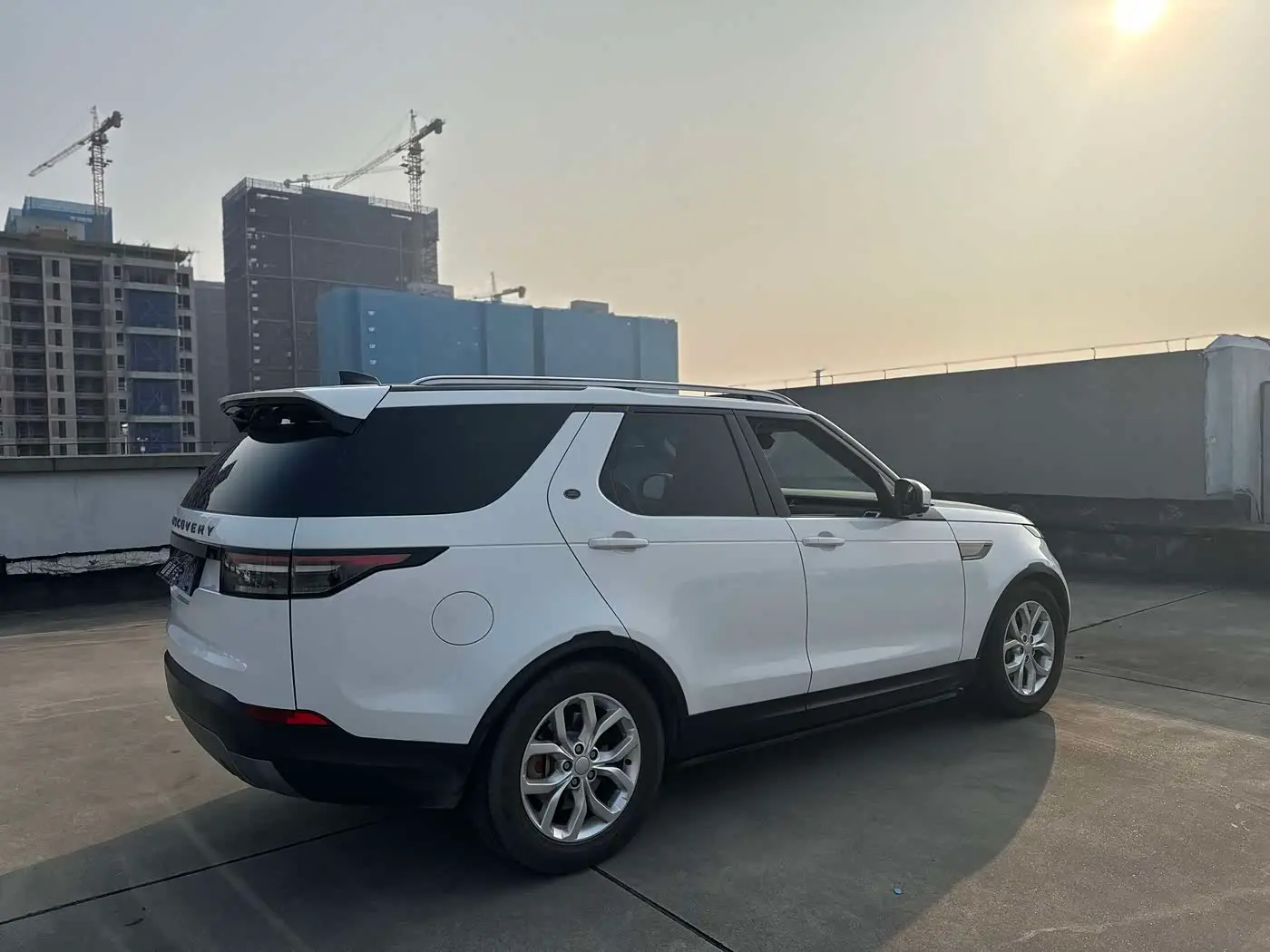Land Rover Discovery 2018 — Photo 5/15