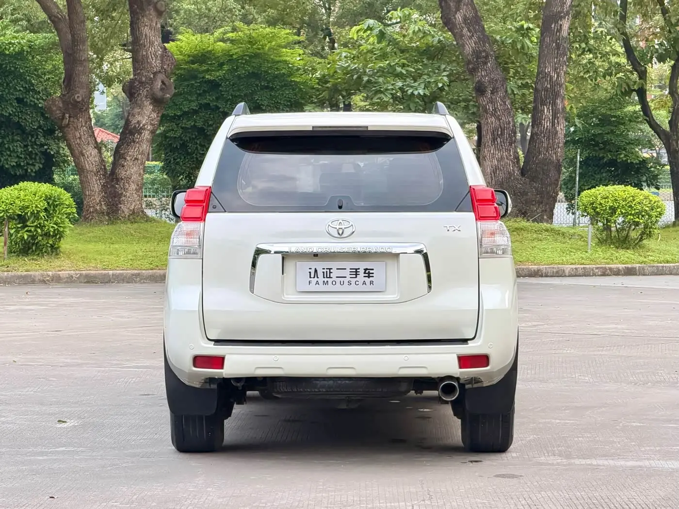 Toyota Prado 2013 — Photo 6/20