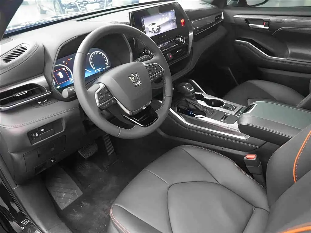 Toyota Crown Kluger 2024 — Photo 8/15