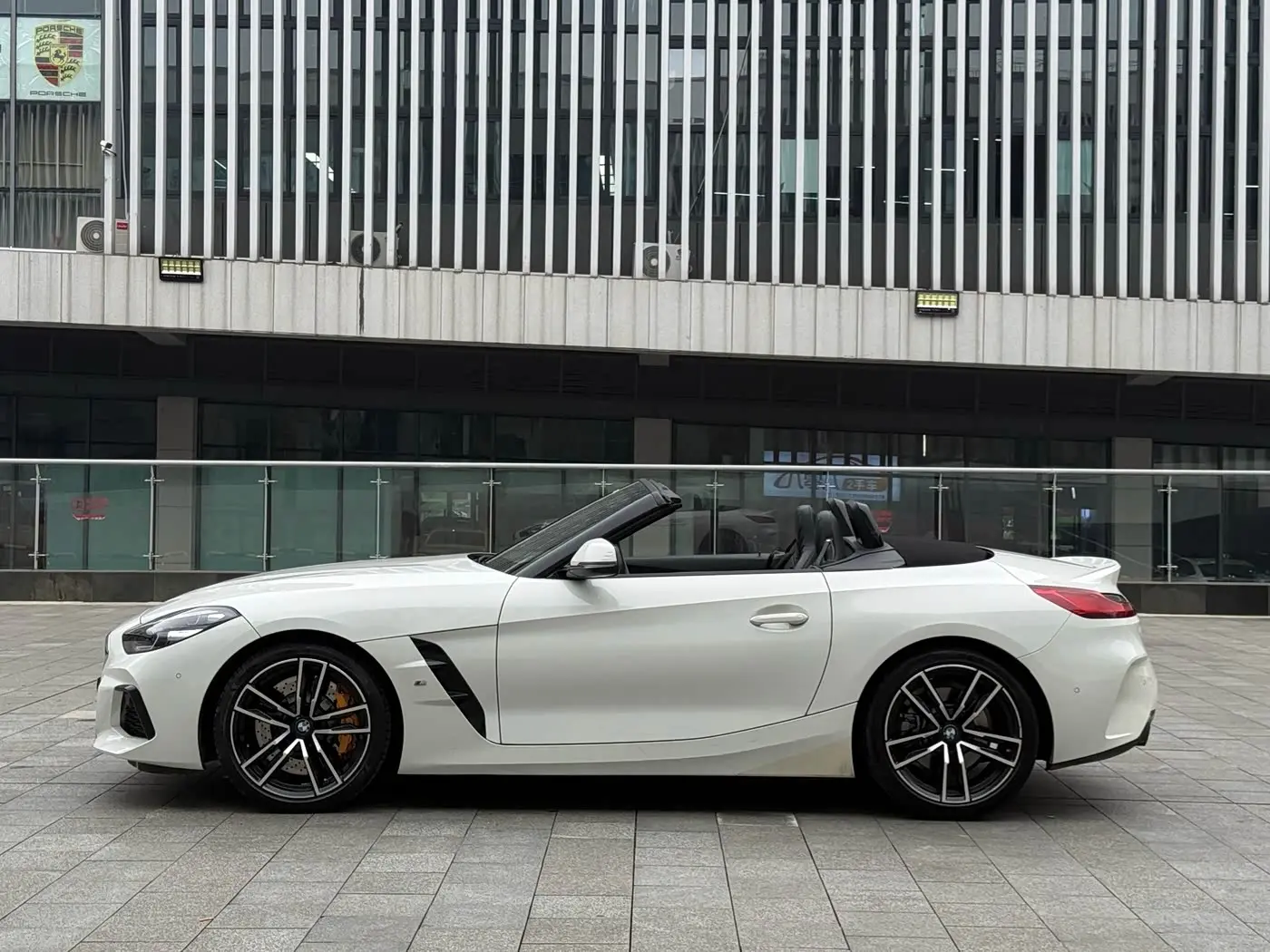 BMW Z4 2020 — Фото 3/9