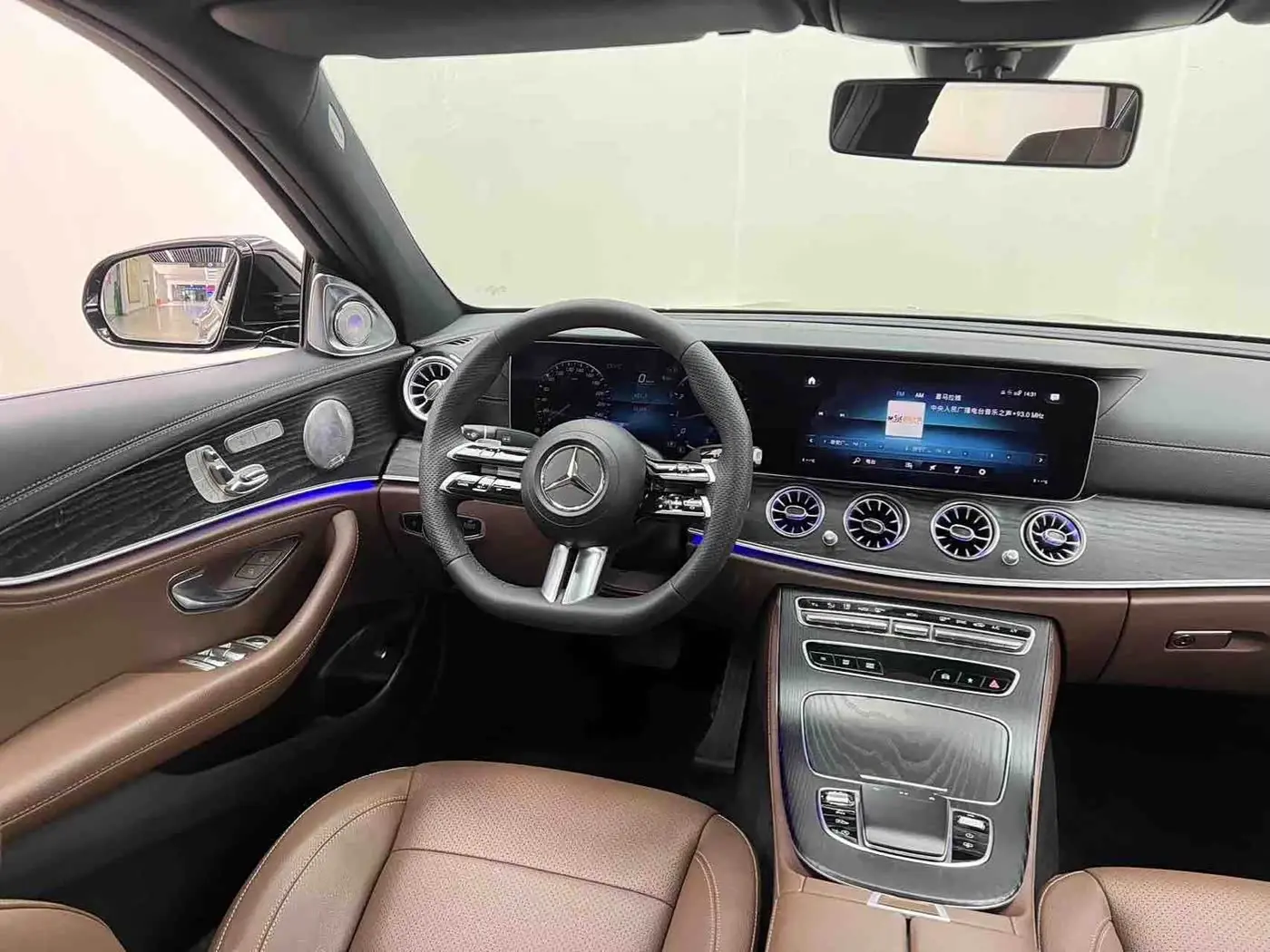 Mercedes-Benz E-Class 2023 — Photo 19/20