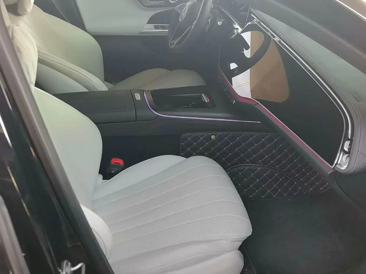 Mercedes-Benz E-Class 2024 — Photo 3/6