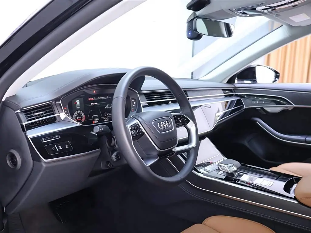 Audi A8 2023 — Фото 11/20