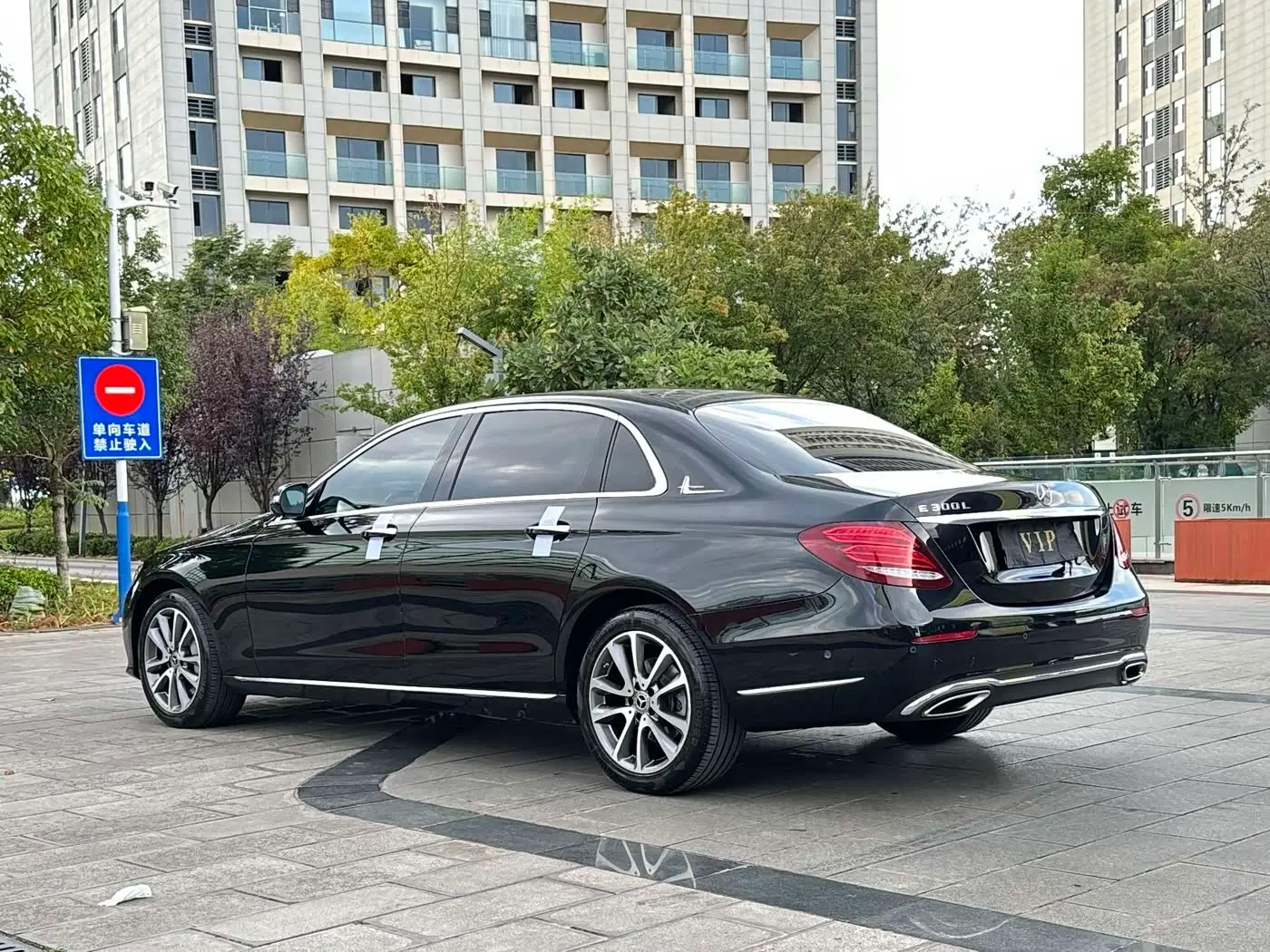 Mercedes-Benz E-Class 2019 — Photo 18/20