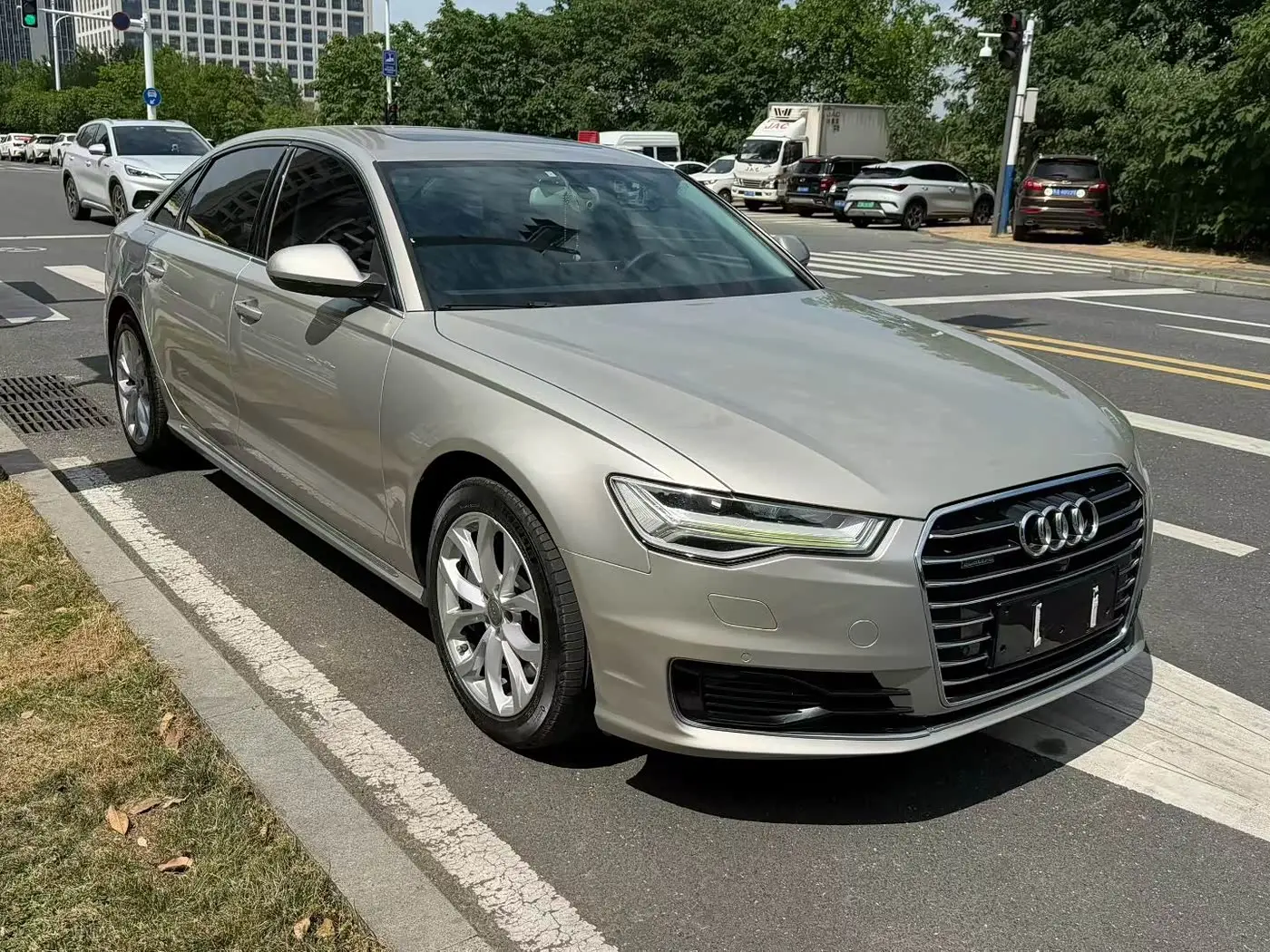 Audi A6L 2016 — Photo 2/7