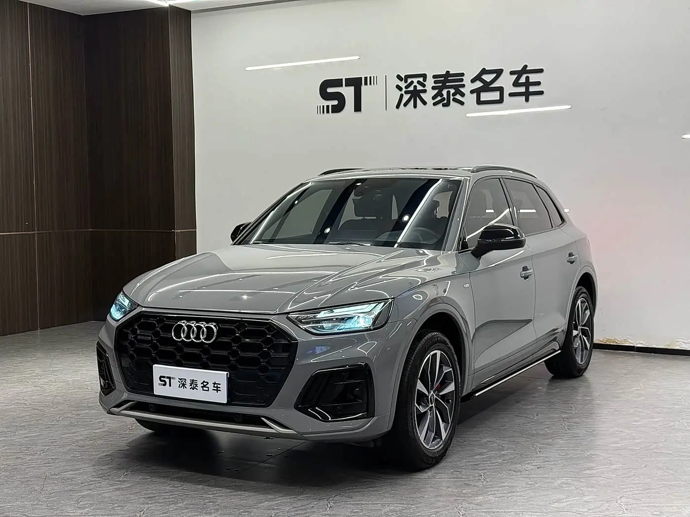 Audi Q5L 2025 — Фото 1/13