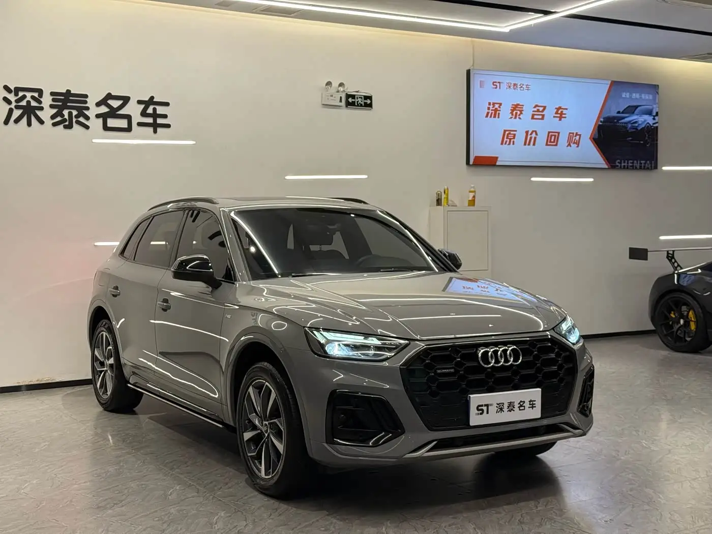 Audi Q5L 2025 — Фото 3/13