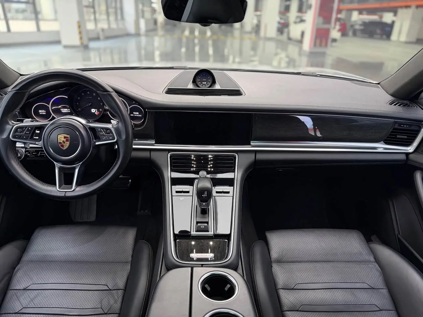 Porsche Panamera 2017 — Фото 8/15