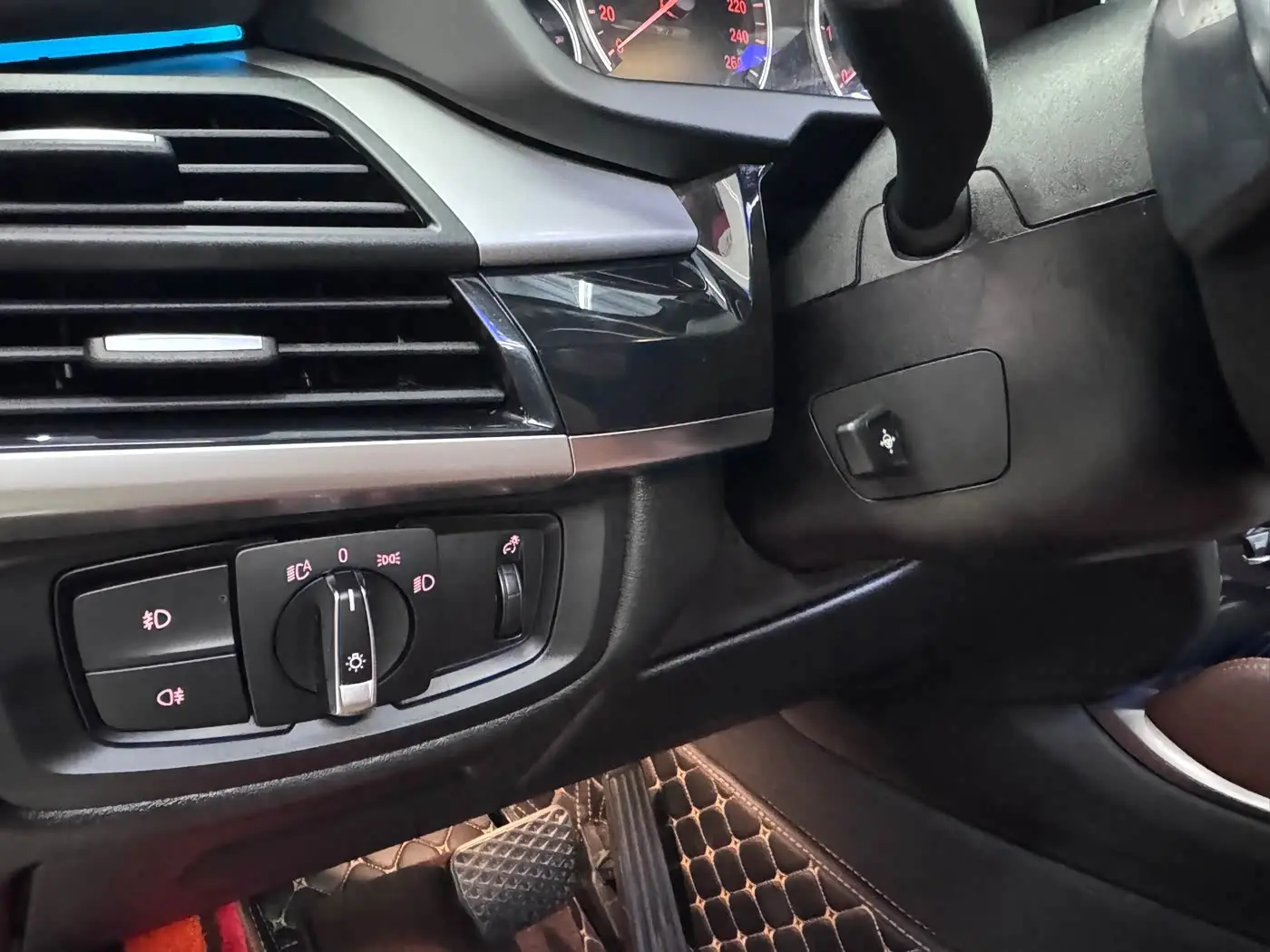 BMW X6 2017 — Photo 14/15
