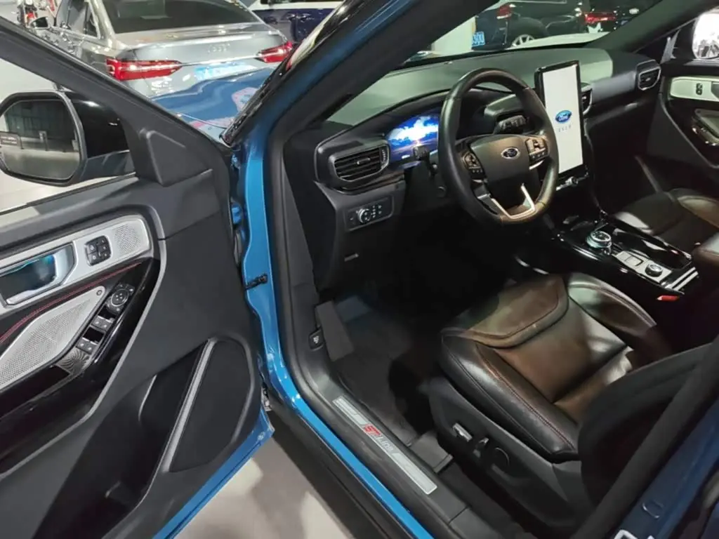 Ford Explorer 2020 — Фото 16/20