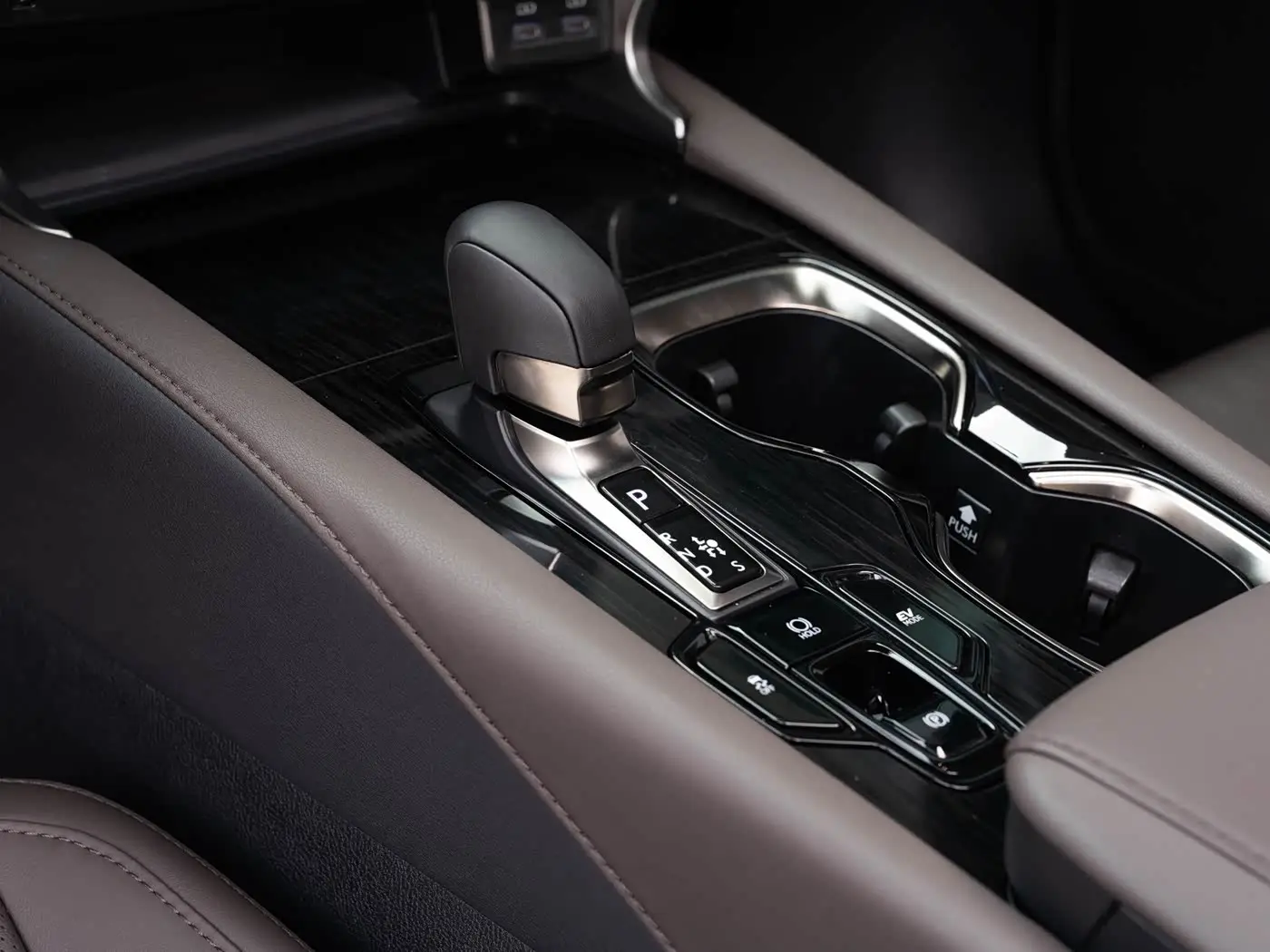 Lexus RX 2025 — Photo 18/20