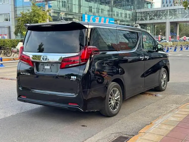Toyota Alphard 2021 — Photo 2/14