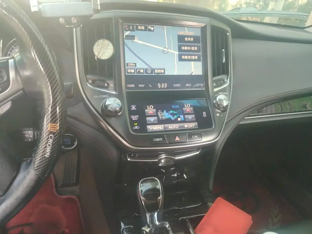 Toyota Crown 2015 — Photo 6/20