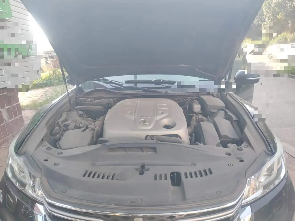 Toyota Crown 2015 — Photo 11/20