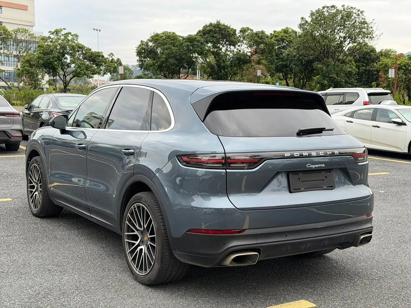 Porsche Cayenne 2018 — Фото 6/18
