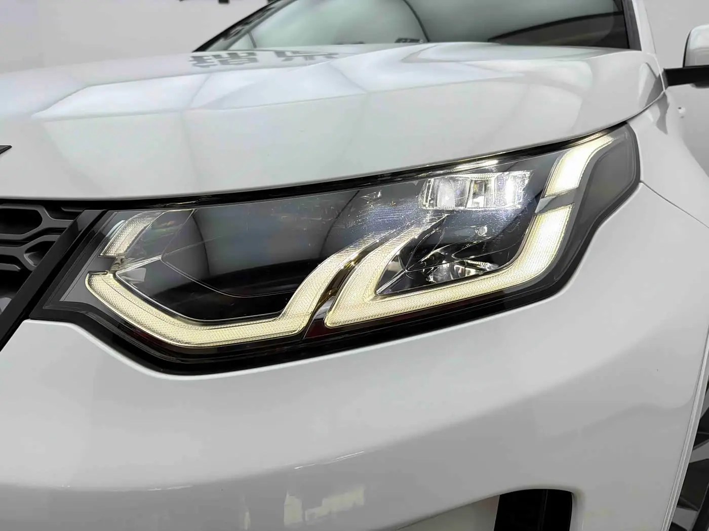 Land Rover Discovery Sport 2021 — Фото 5/20