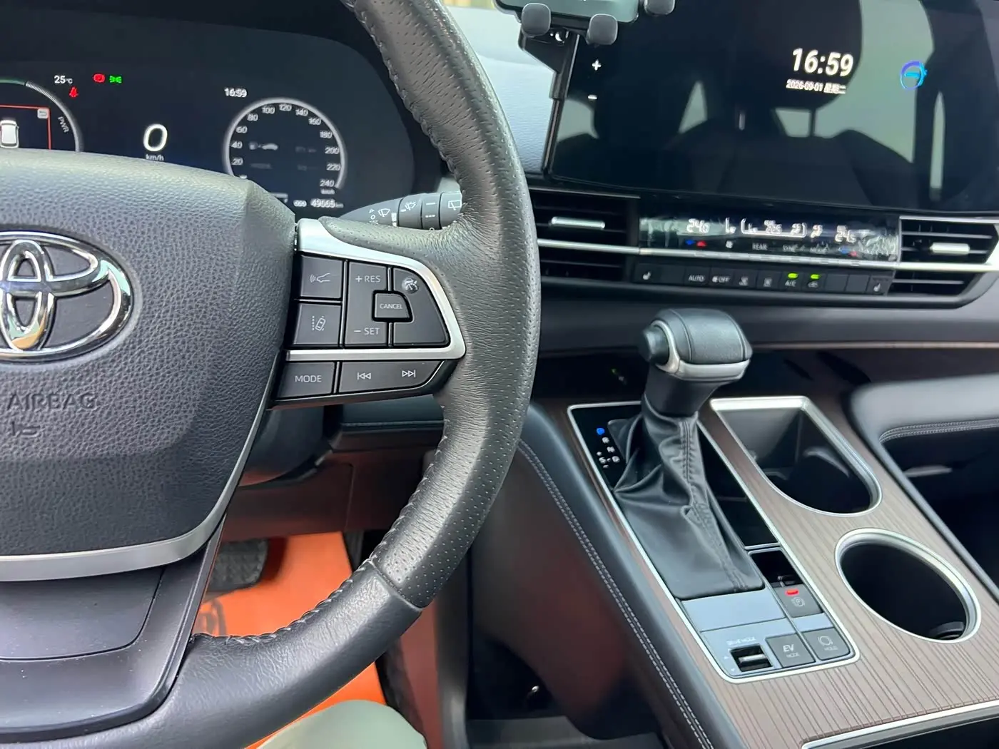 Toyota Granvia 2024 — Photo 14/20