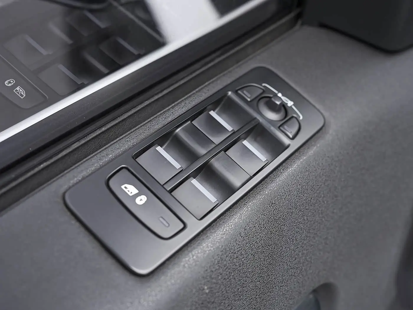 Land Rover Discovery Sport 2019 — Фото 19/20