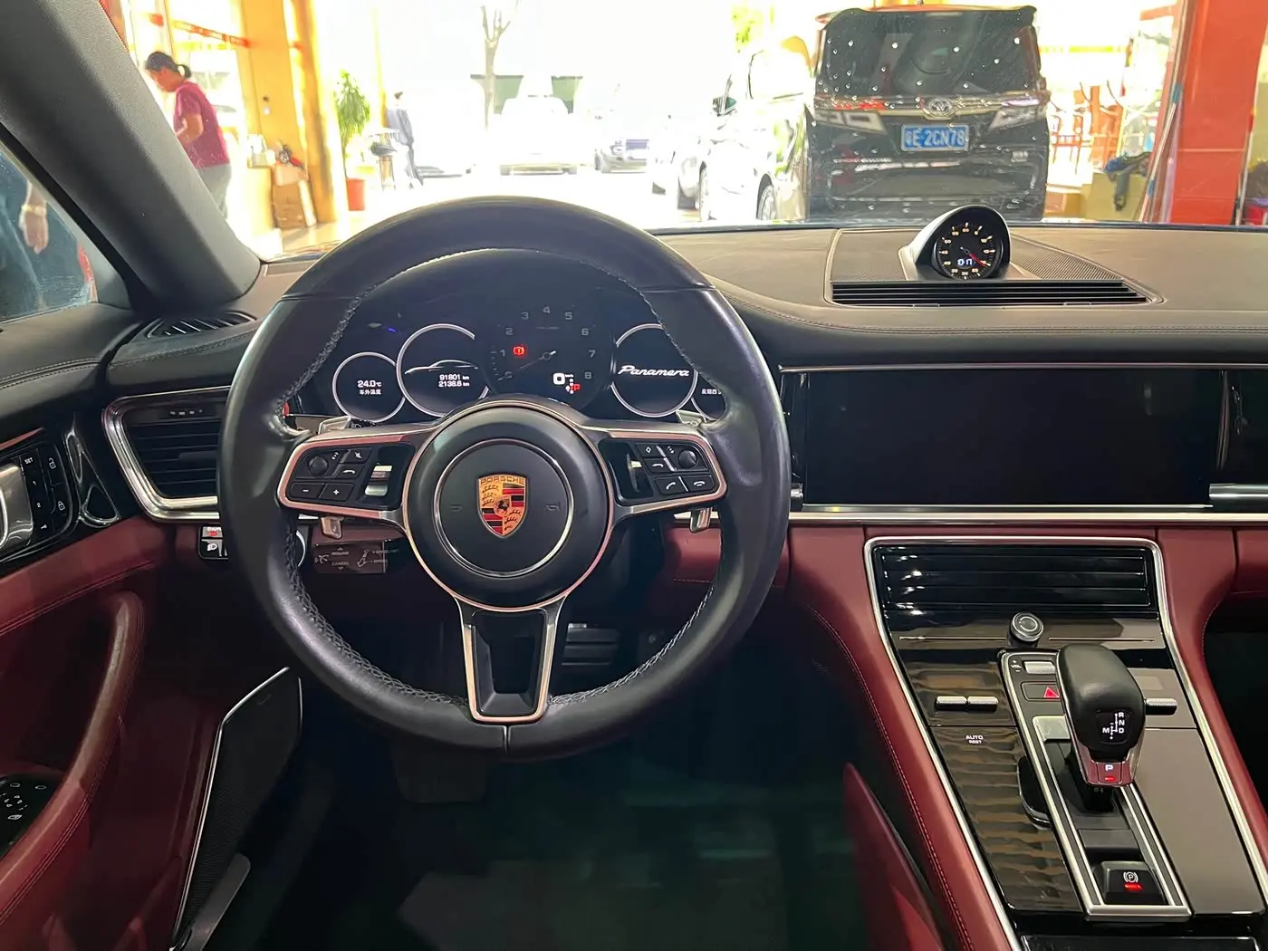 Porsche Panamera 2019 — Фото 8/15