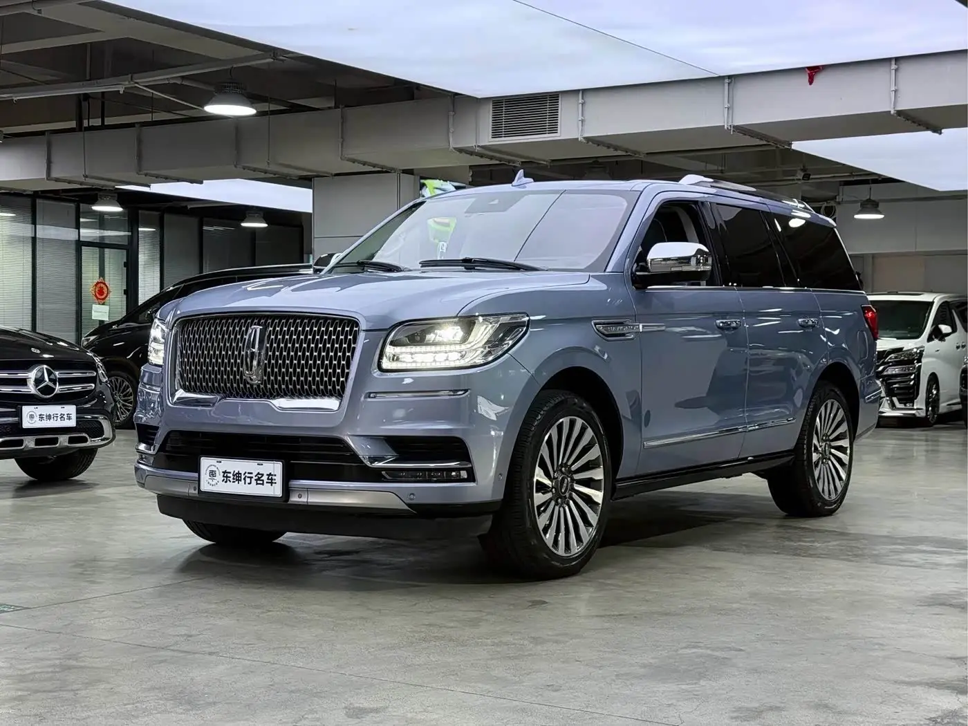 Lincoln Navigator 2019 — Photo 1/20
