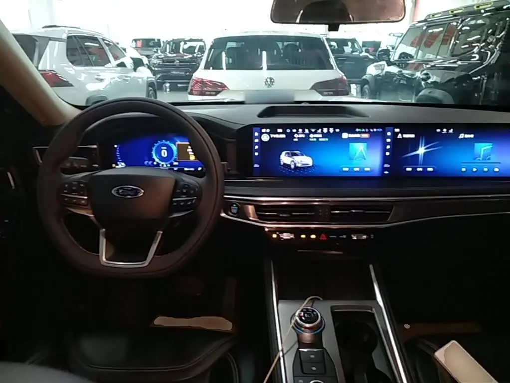 Ford Explorer 2022 — Photo 10/20