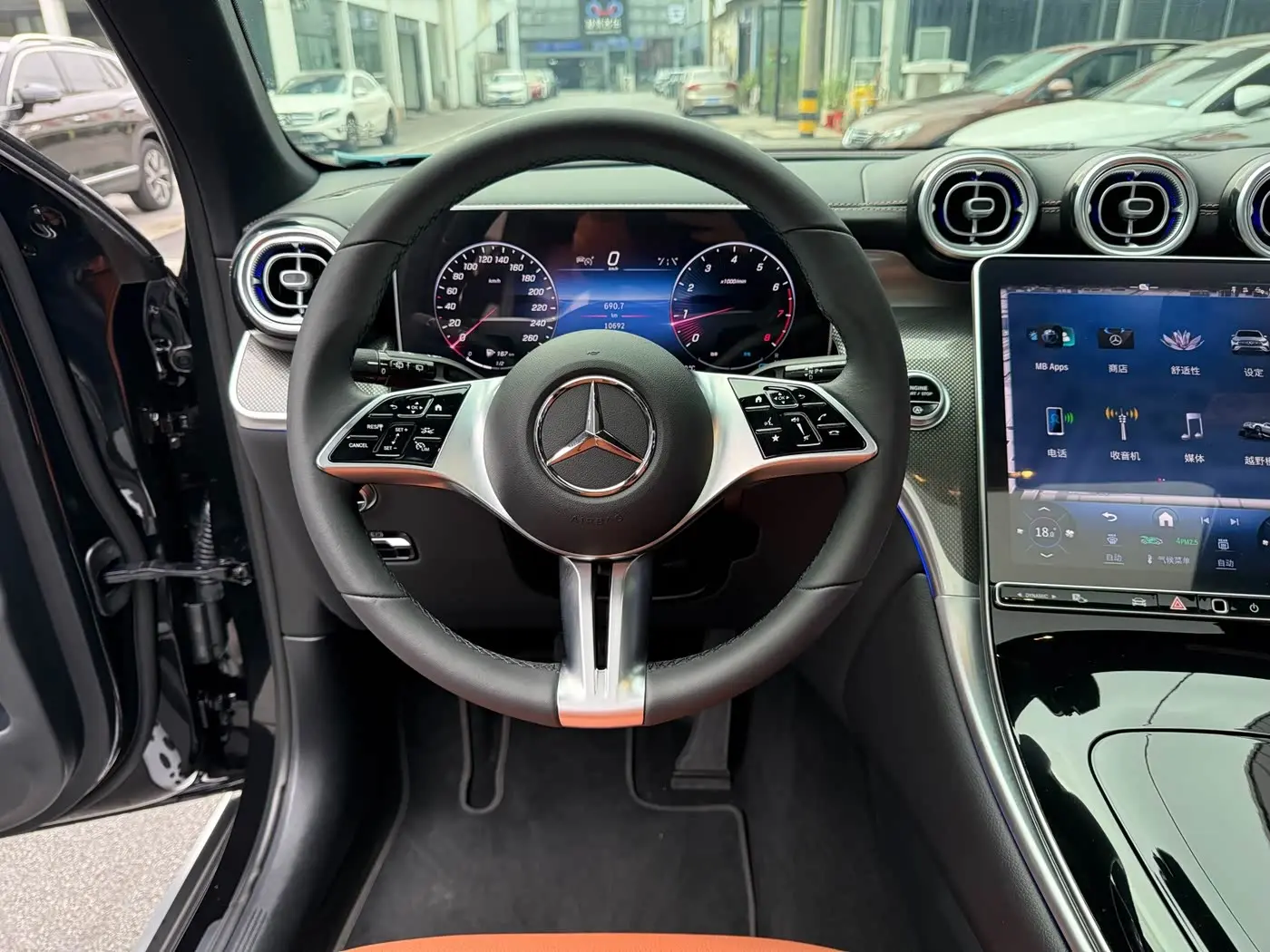 Mercedes-Benz GLC 2024 — Photo 14/15