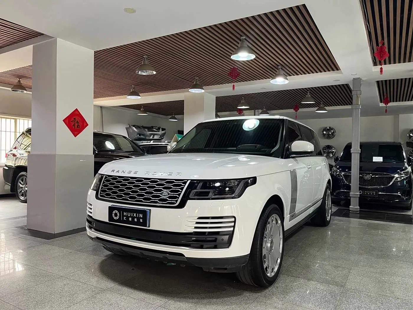 Land Rover Range Rover 2021 — Фото 1/20