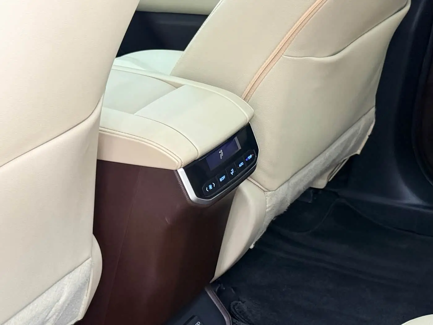 Toyota Highlander 2022 — Photo 14/19