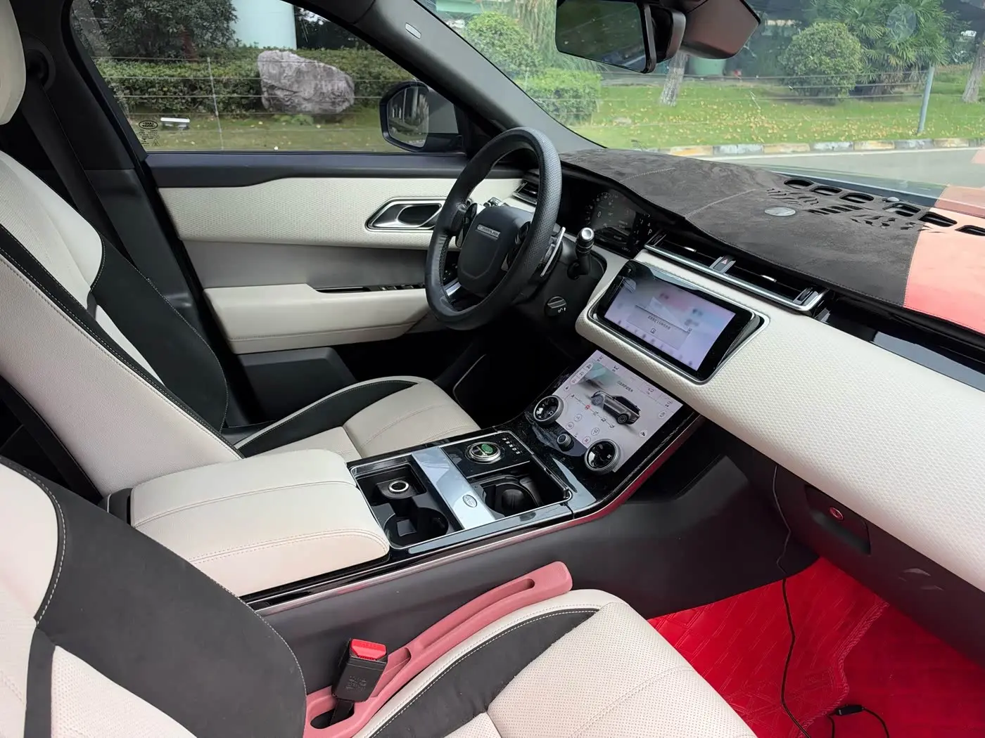 Land Rover Range Rover Velar 2018 — Photo 7/13