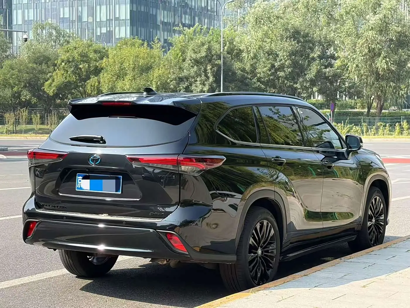 Toyota Highlander 2023 — Photo 20/20