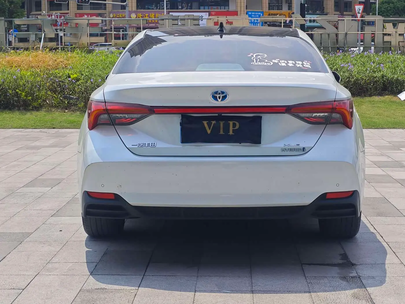 Toyota Avalon 2023 — Photo 8/15