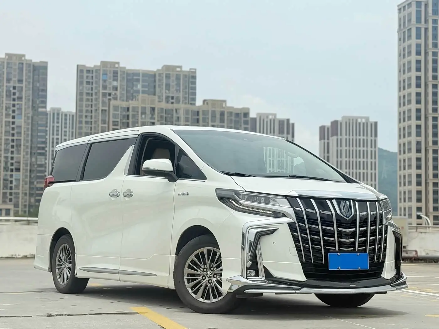 Toyota Alphard 2019 — Photo 4/20