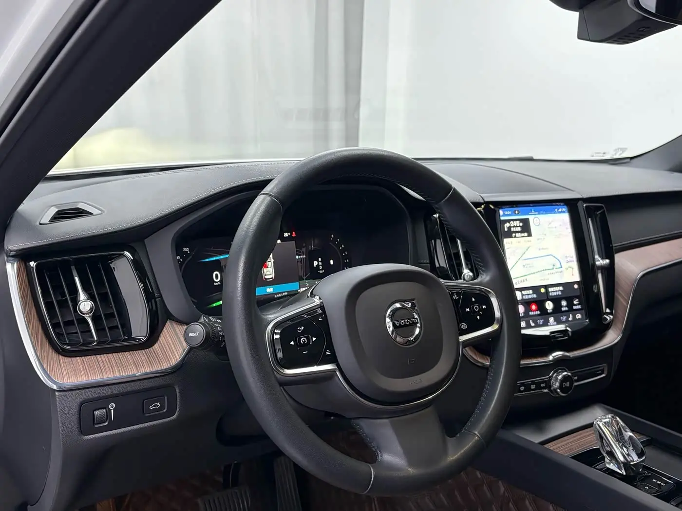Volvo XC60 2022 — Фото 6/10
