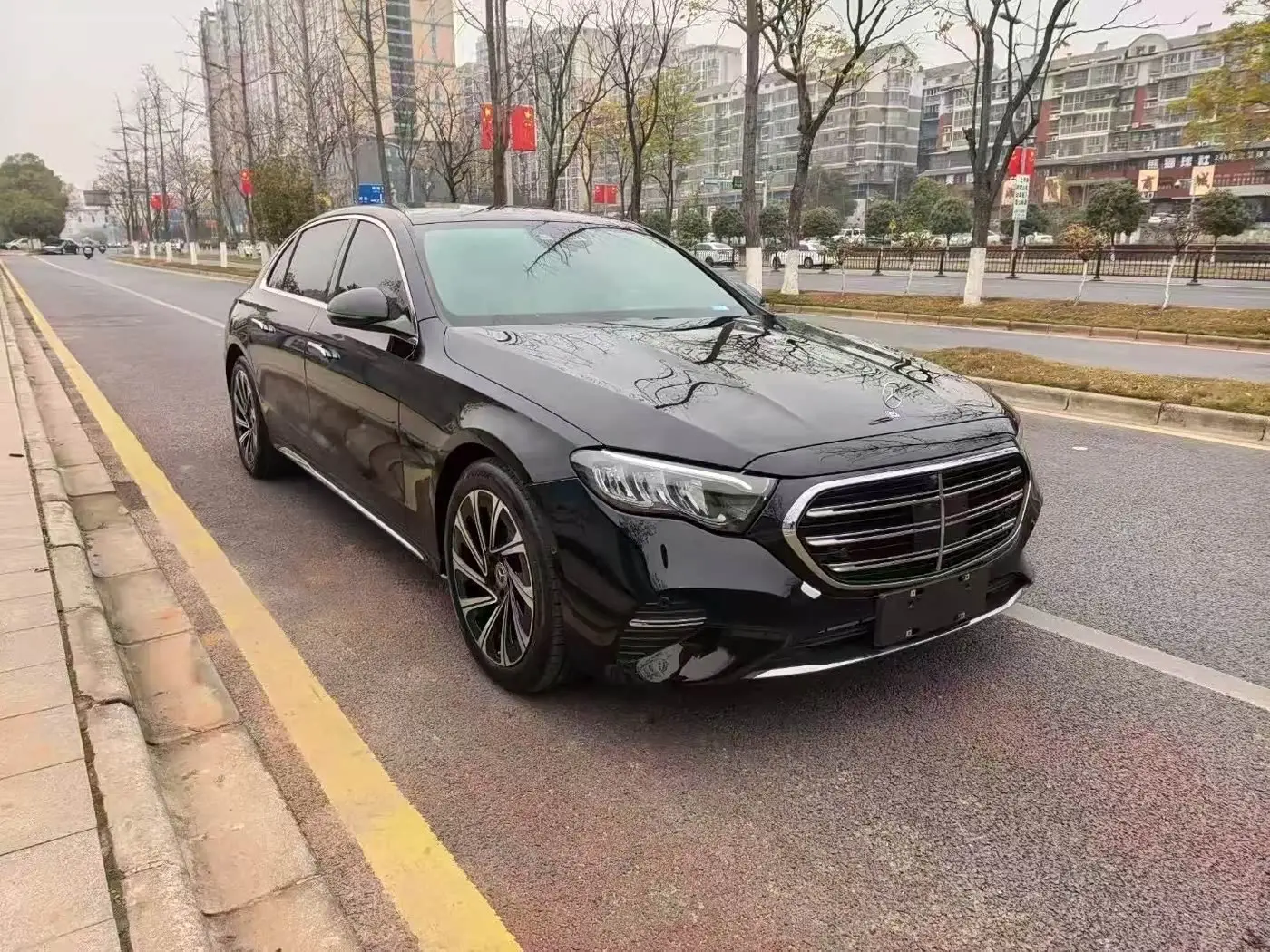 Mercedes-Benz E-Class 2024 — Photo 3/9