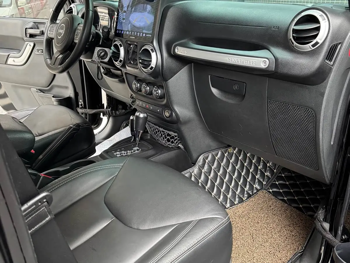 Jeep Wrangler 2016 — Фото 17/17
