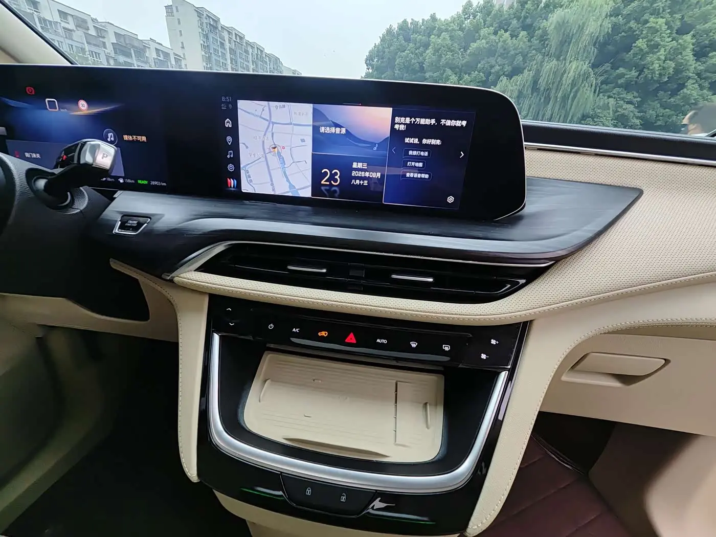 Buick GL8 New Energy 2025 — Photo 12/16