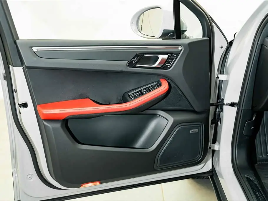 Porsche Macan 2021 — Фото 16/20