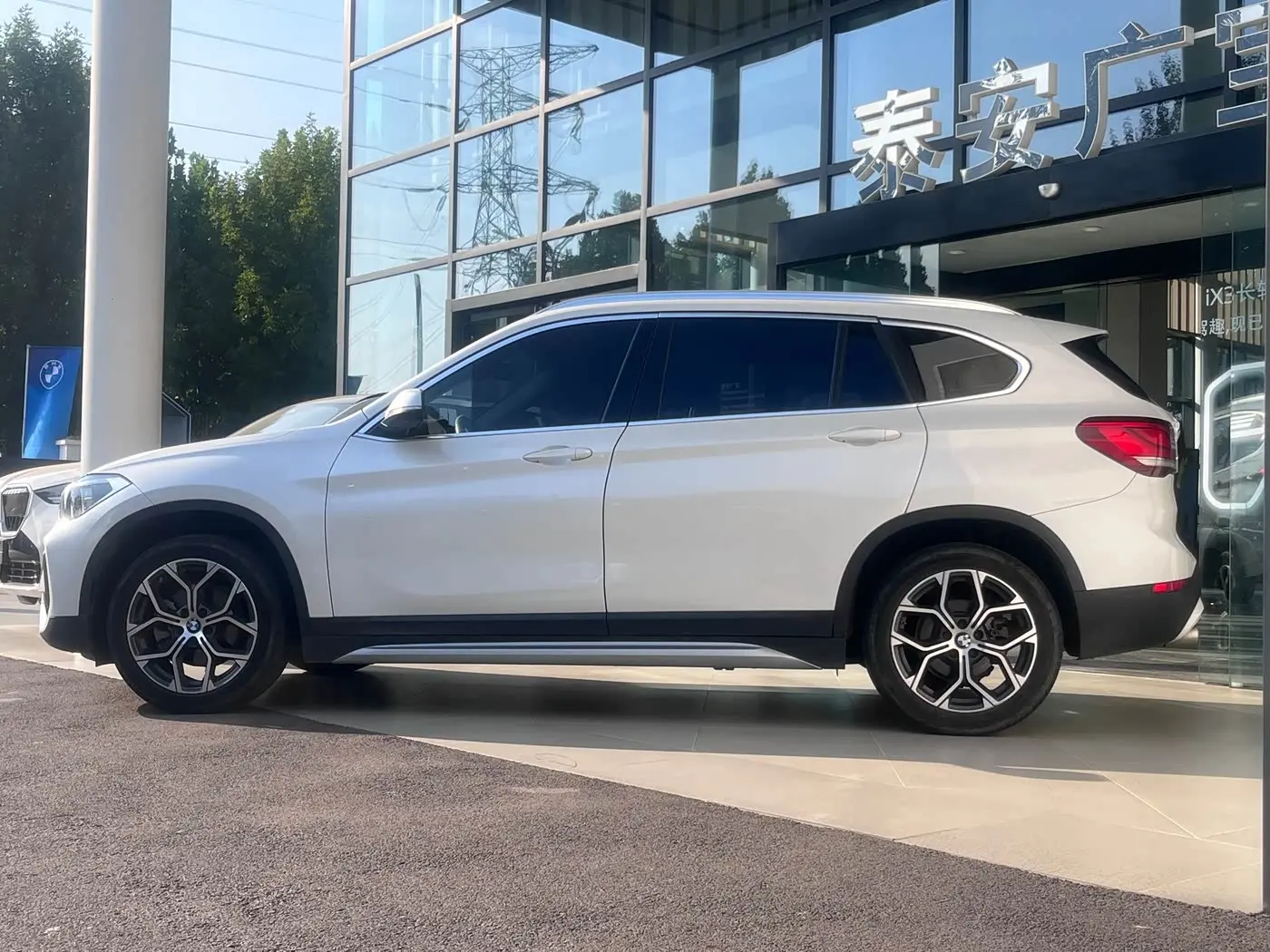 BMW X1 2022 — Фото 3/10