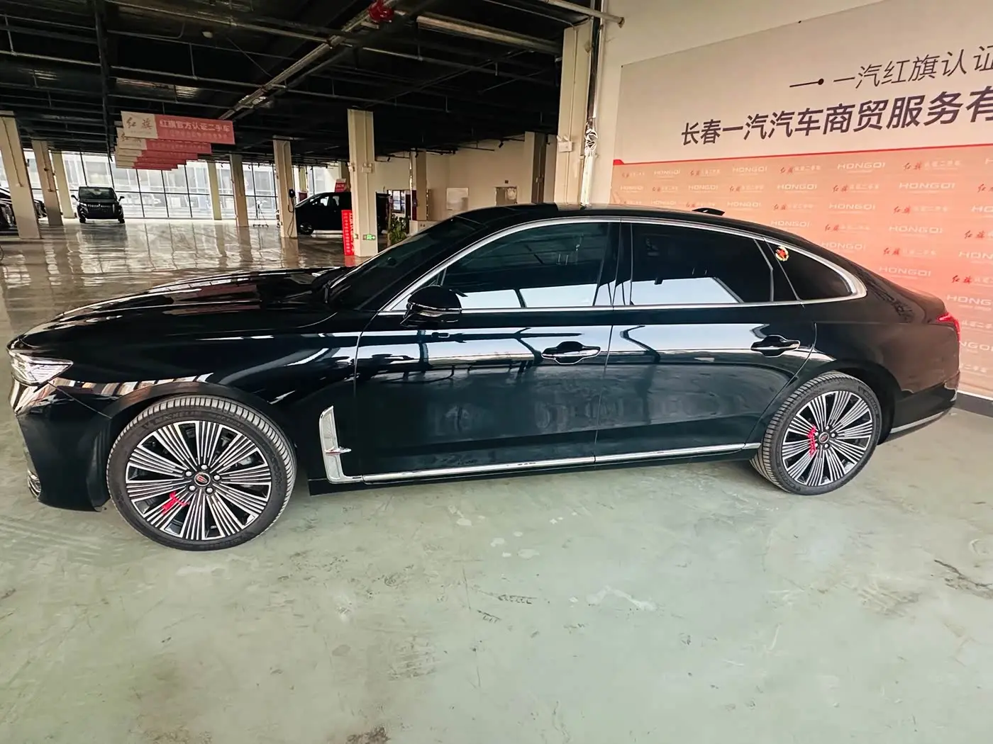 Hongqi H9 2026 — Photo 2/13