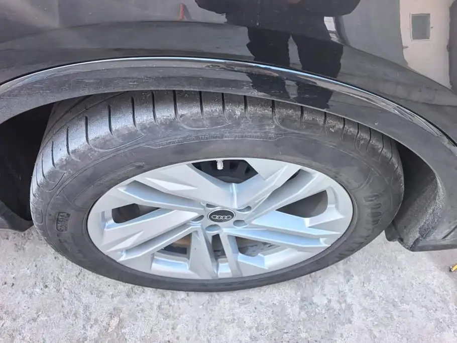 Audi Q7 2023 — Photo 6/16