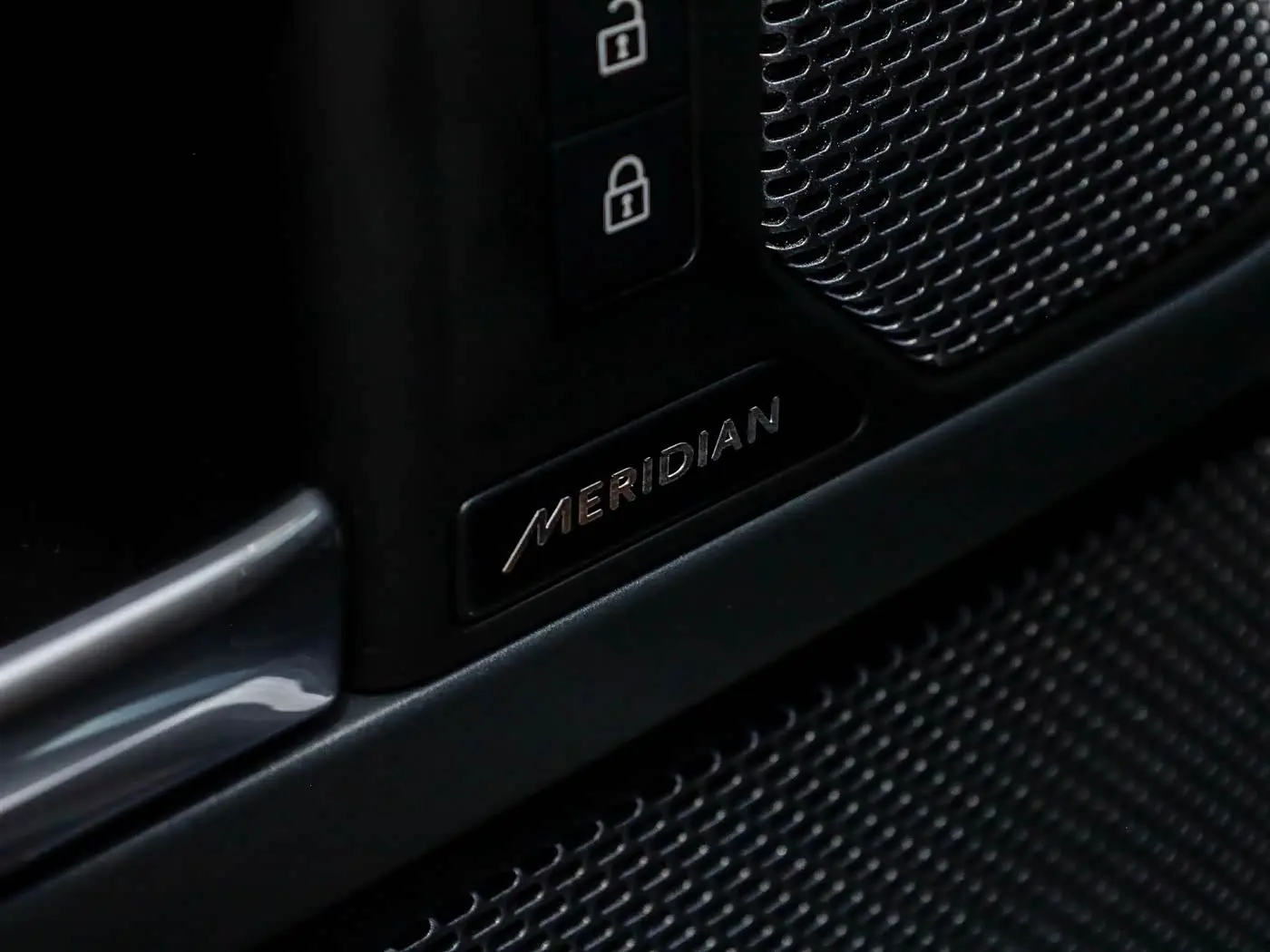 Land Rover Defender 2024 — Фото 7/20