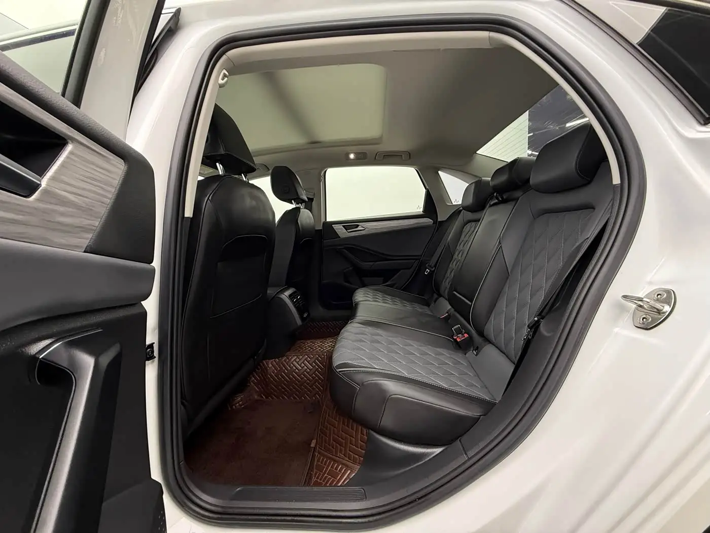 Volkswagen Sagitar 2022 — Photo 10/20