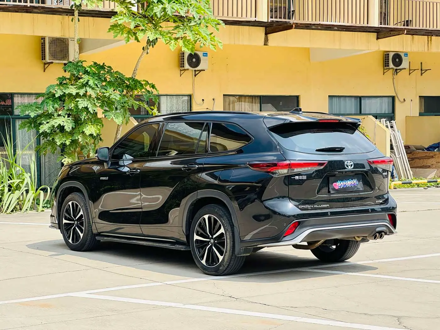 Toyota Crown Kluger 2024 — Photo 8/10